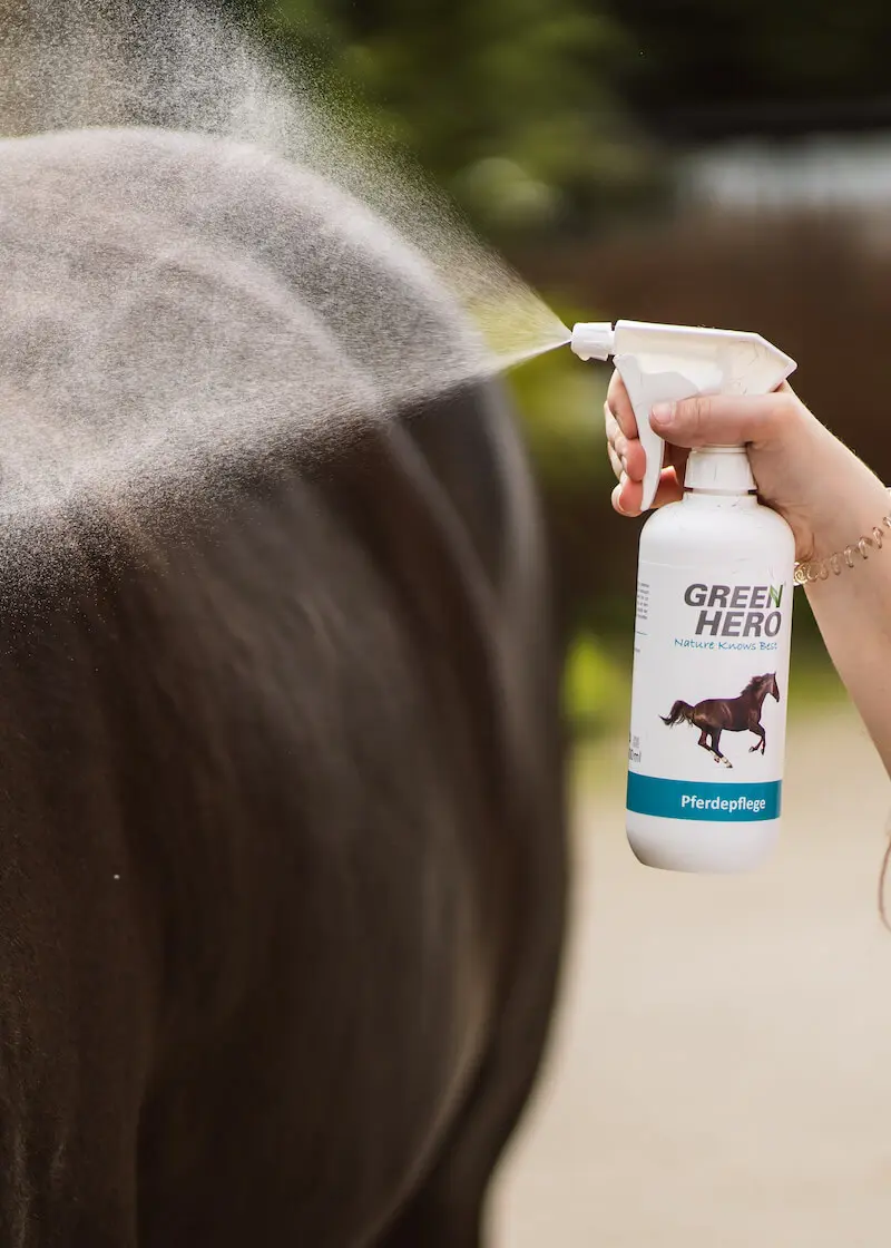 Pferdepflege pflegt die Haut bei Juckreiz, Milben und Ekzemen