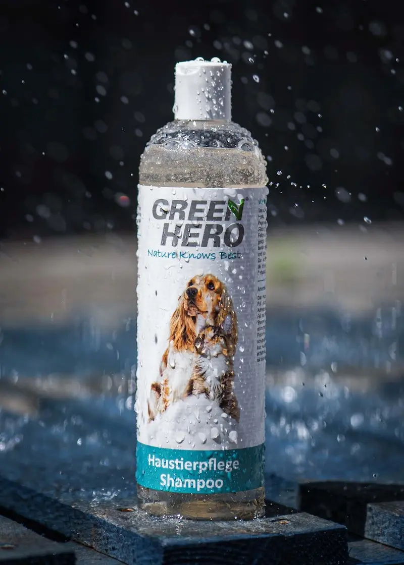 greenhero_haustierpflegeshampoo_andwendung_01 Haustierpflegeshampoo | Hundeshampoo gegen Juckreiz