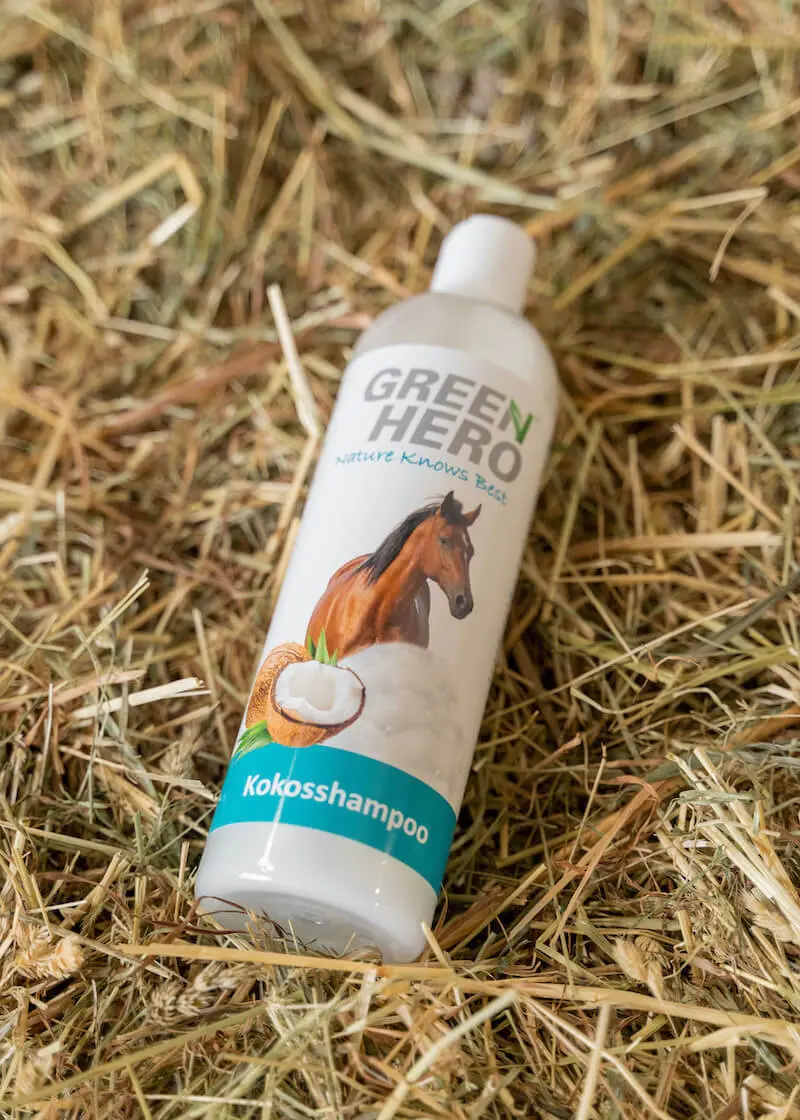 greenhero_kokosshampoo_anwendung_01fBVk5Y44tDiV8 Pferdeshampoo Kokos