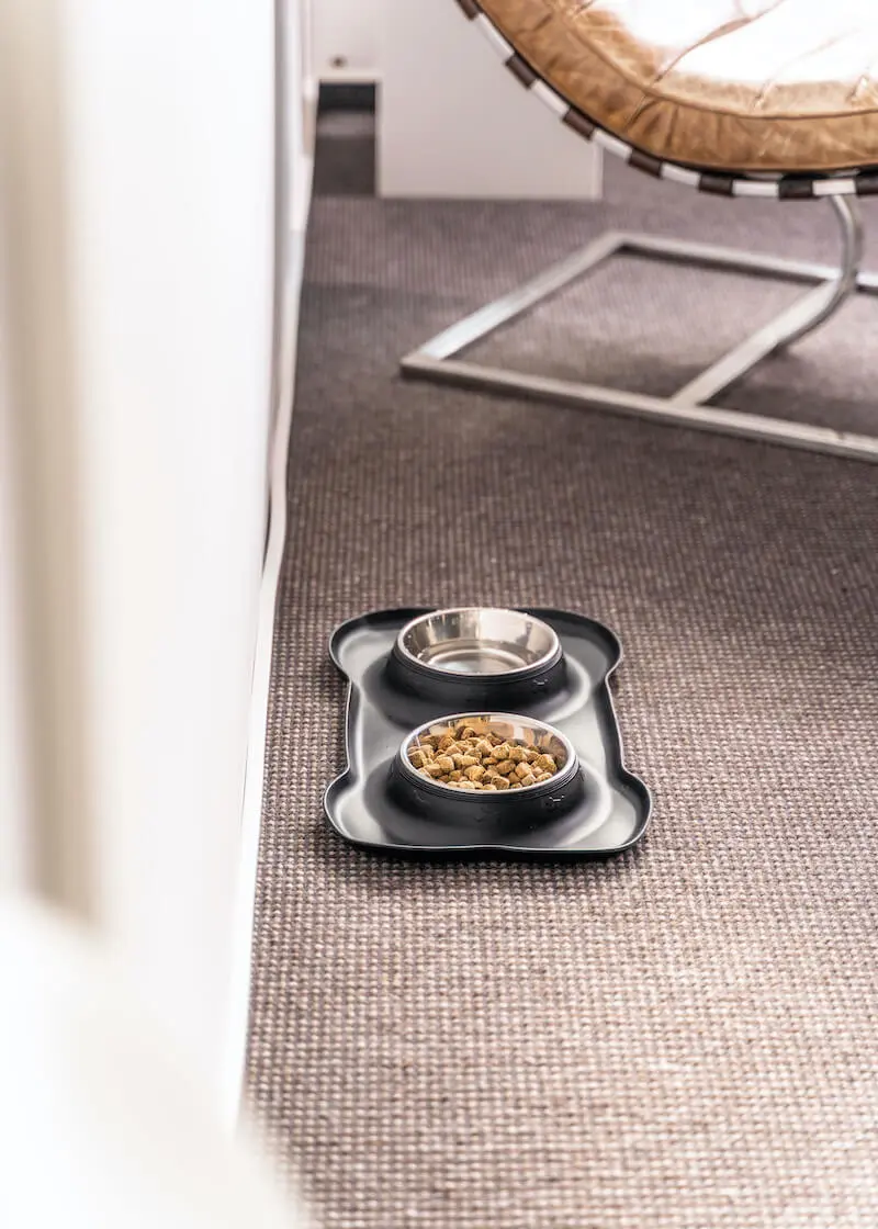 greenhero_futter_trinknapf_anwendung_03 Futter- und Trinknapf mit Silikonmatte