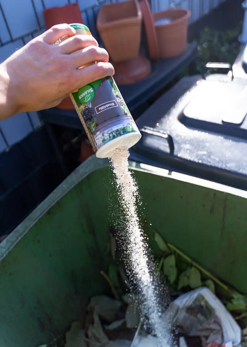 biotonnenpulver_anwendung_02 Silence Biotonnen-Pulver