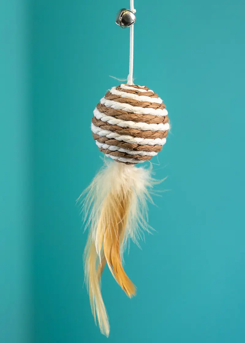 greenhero_katzenangel_4 Katzenangel mit Ball braun-weiß